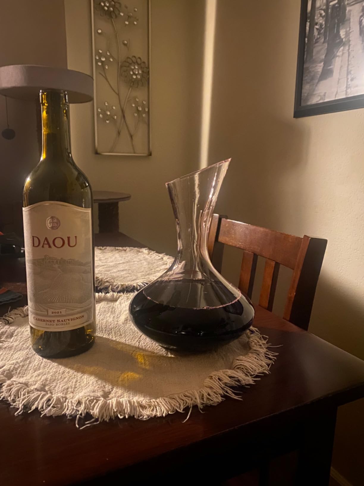 JoyJolt Lancia Wine Decanter Crystal Wine Aerator Handmade Base Glass Pitcher Ultra Elegant Design Easy Pour Slanted Spout for Wine 1200ml (40 fl.oz) customer photo 1