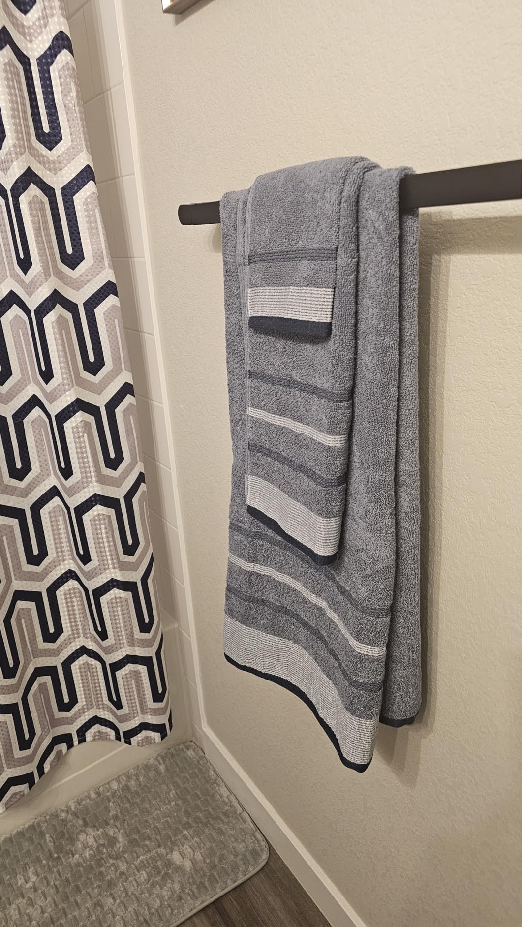 Great Bay Home Decorative Bath Towel Set - Luxury Cotton 6 Piece Towel Set - Luxurious, Ultra-Soft, Durable Towels for Bathroom Decor (Dark Grey/Light Grey) customer photo 1