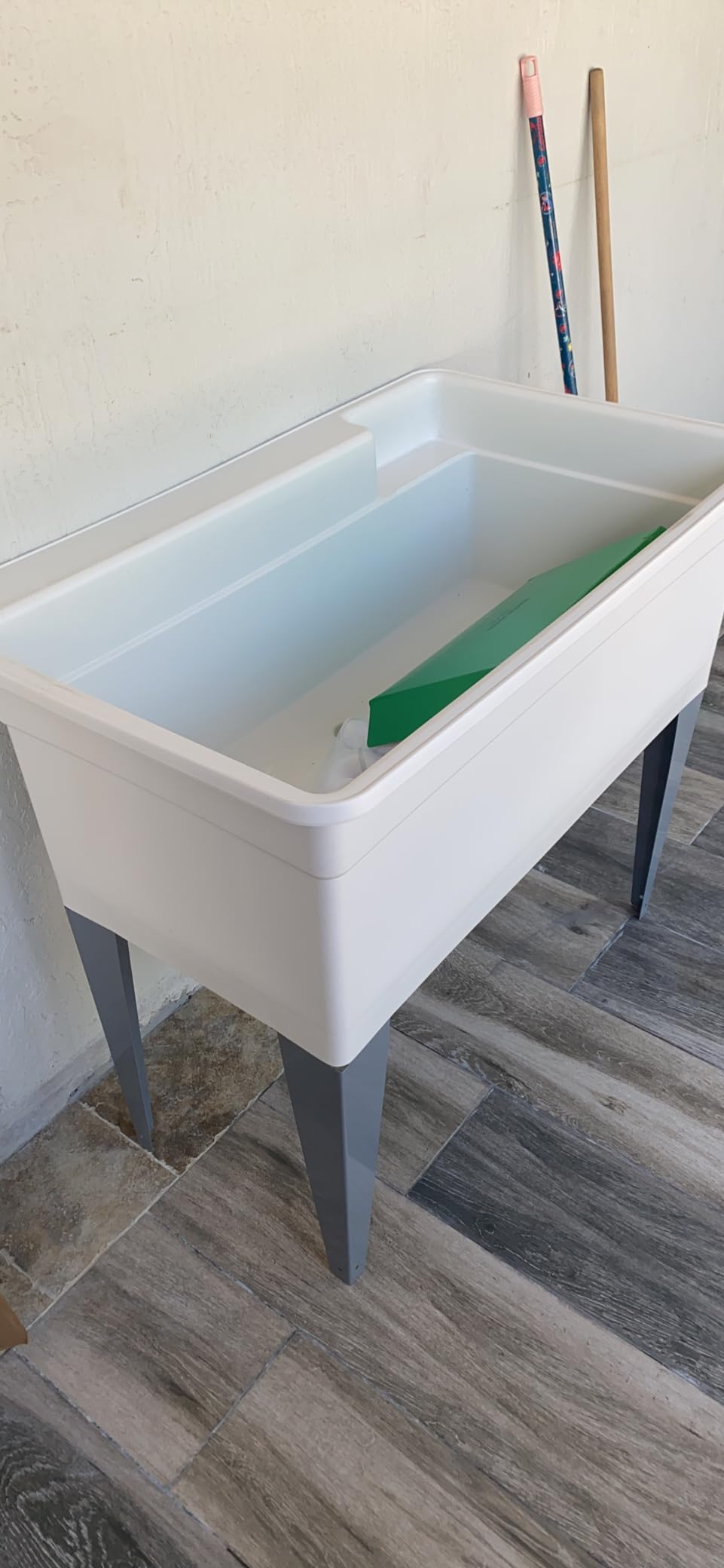 Mustee 28CF Big Tub Utilatub Combo Utility Tub, 24 x 40 Inch, White customer photo 1