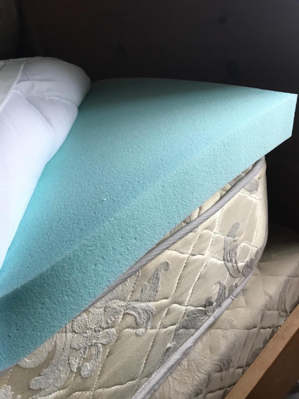 ViscoSoft 4 Inch Pillow Top Memory Foam Mattress Topper Twin XL - Cooling CertiPur-US Certified - Extra Long Hybrid Lux Dual Layer Mattress Pad - Perfect for College Dorms customer photo 2