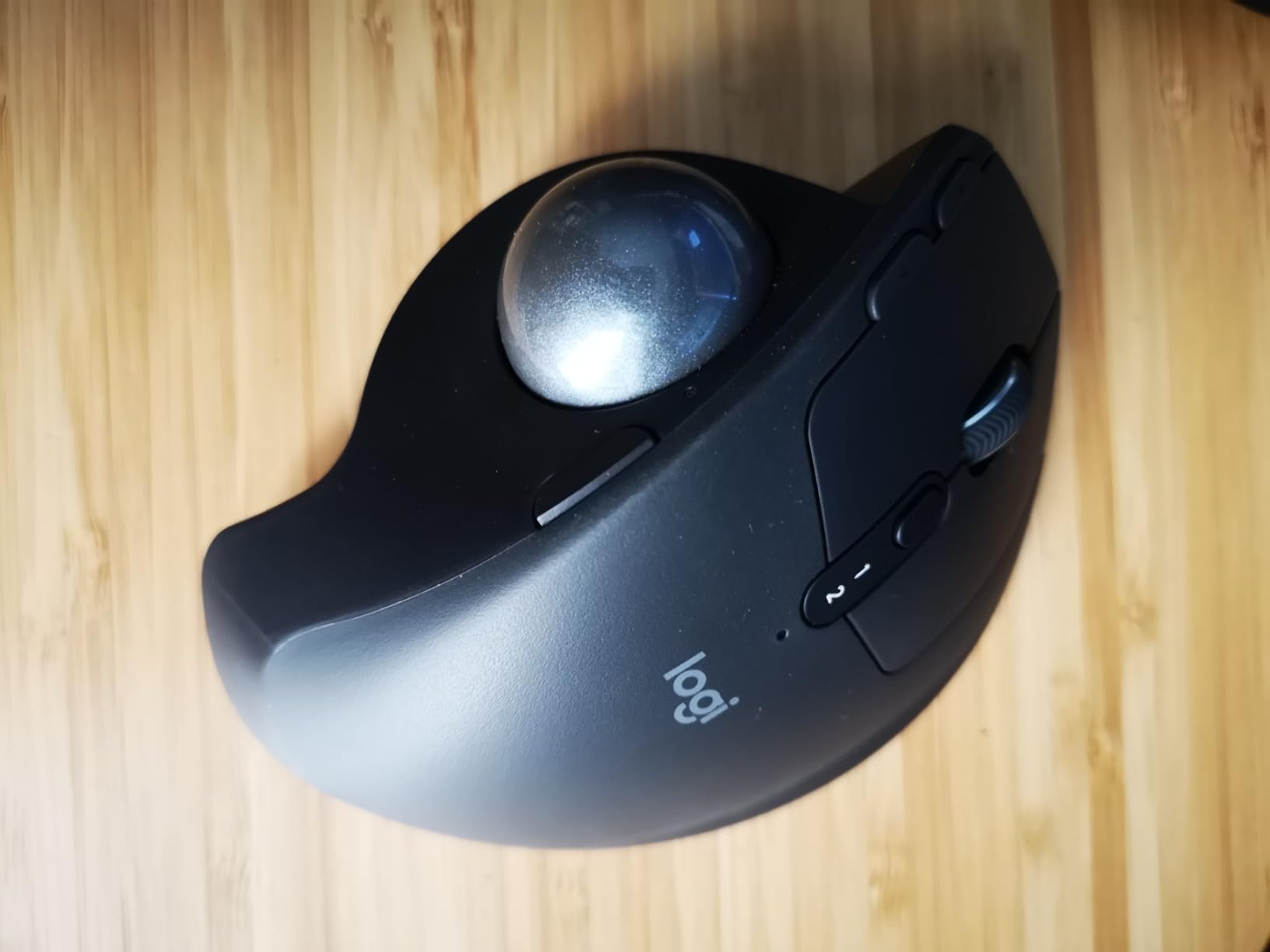 Logitech MX Ergo Plus Advanced Wireless Trackball for PC and MAC with Extra 10 Degree Wedge customer photo 1