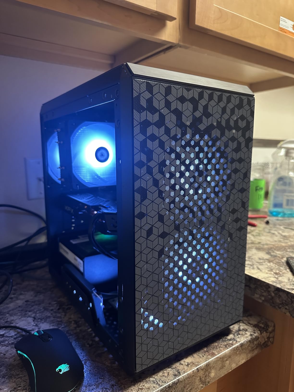 Cooler Master MasterBox Q300L Micro-ATX PC Case - Compact mATX Computer Case with Magnetic Dust Filters, Modular Adjustable I/O Panel, Perforated Airflow Design, 1 x 120mm Pre-Installed Fan, Black customer photo 2