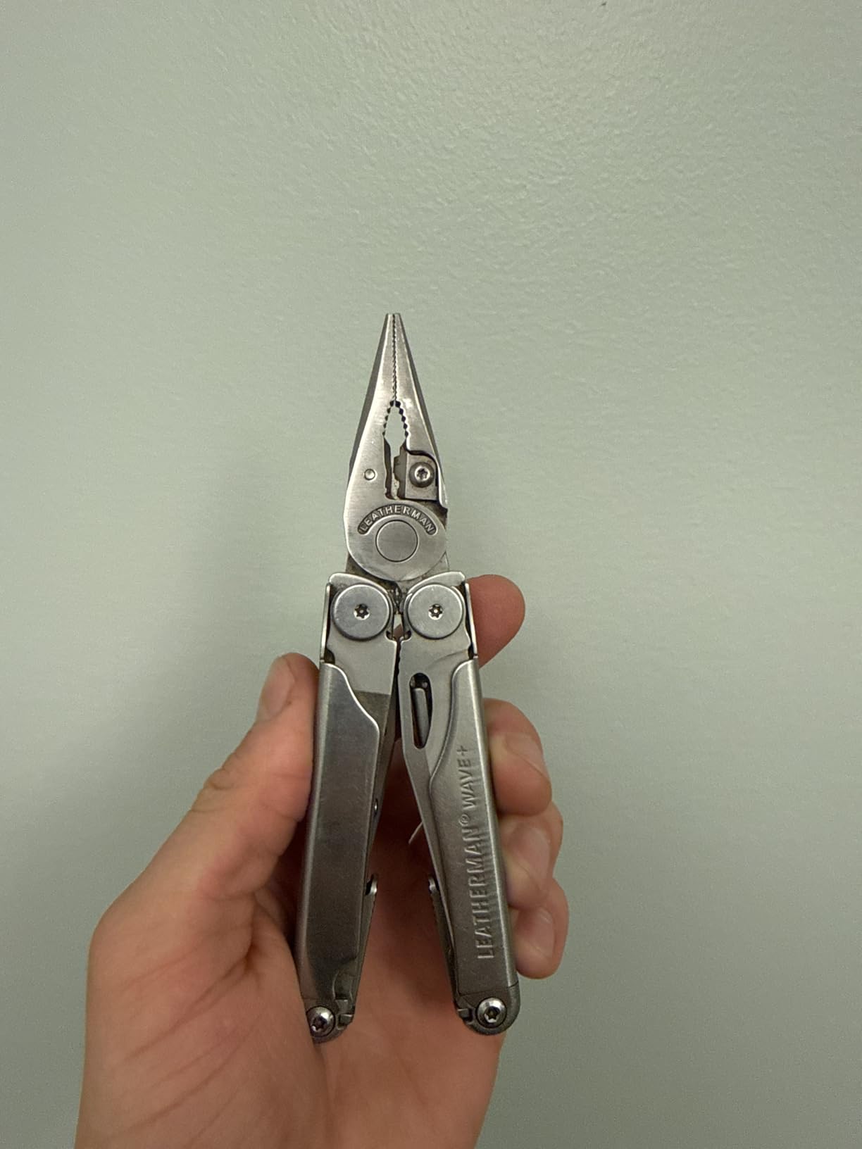 Leatherman Wave+, 18-in-1 Full-Size, Versatile Multi-tool for DIY, Home, Garden, Outdoors or Everyday Carry (EDC), Stainless Steel customer photo 1