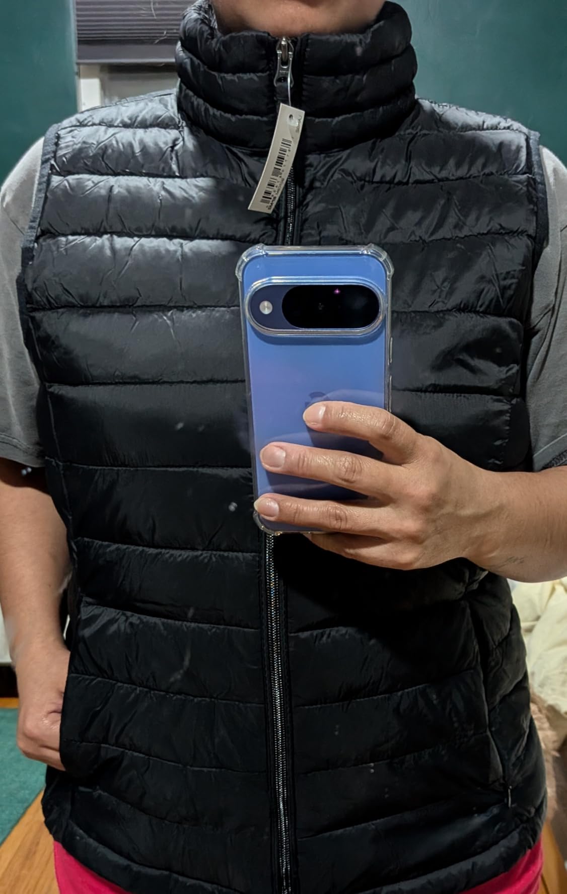 Amazon Essentials Women's Lightweight Water-Resistant Packable Puffer Vest customer photo 1