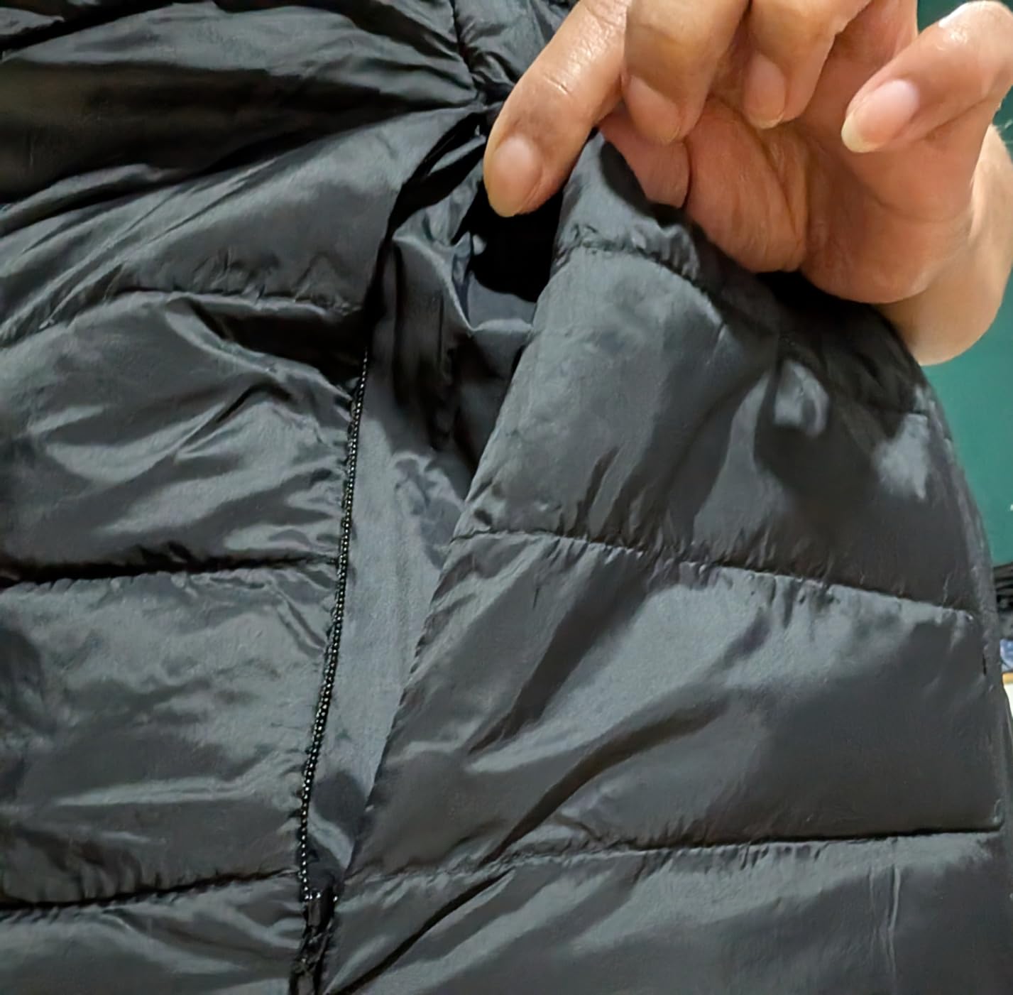 Amazon Essentials Women's Lightweight Water-Resistant Packable Puffer Vest customer photo 2