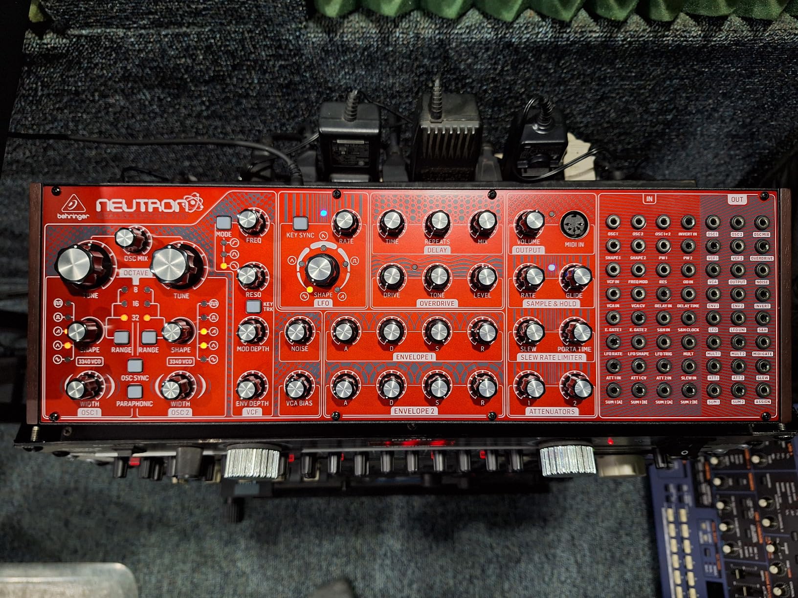 Behringer NEUTRON Semi-Modular Analog Synthesizer with Dual VCOs, Multi-Mode VCF, and Patch Bay in Eurorack Format customer photo 1