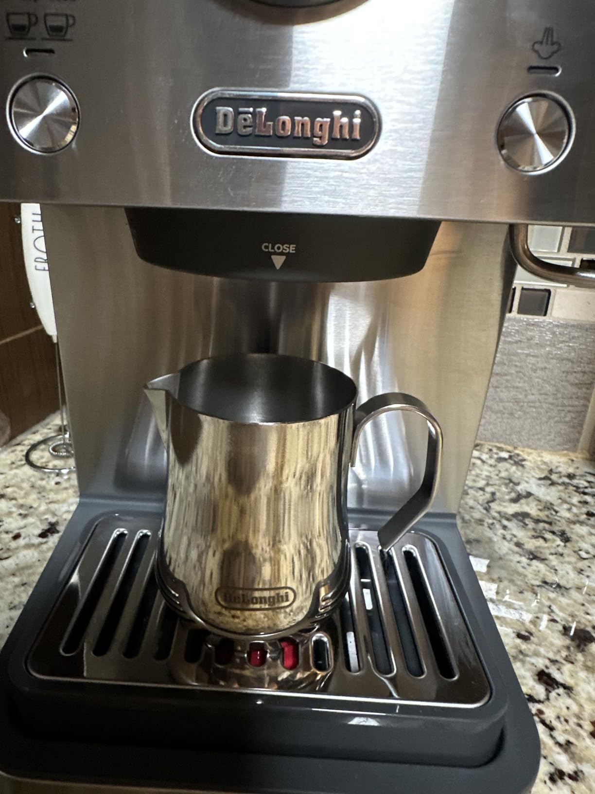 De'Longhi DLSC060 Milk Frothing Jug, 12 oz, Stainless Steel customer photo 1