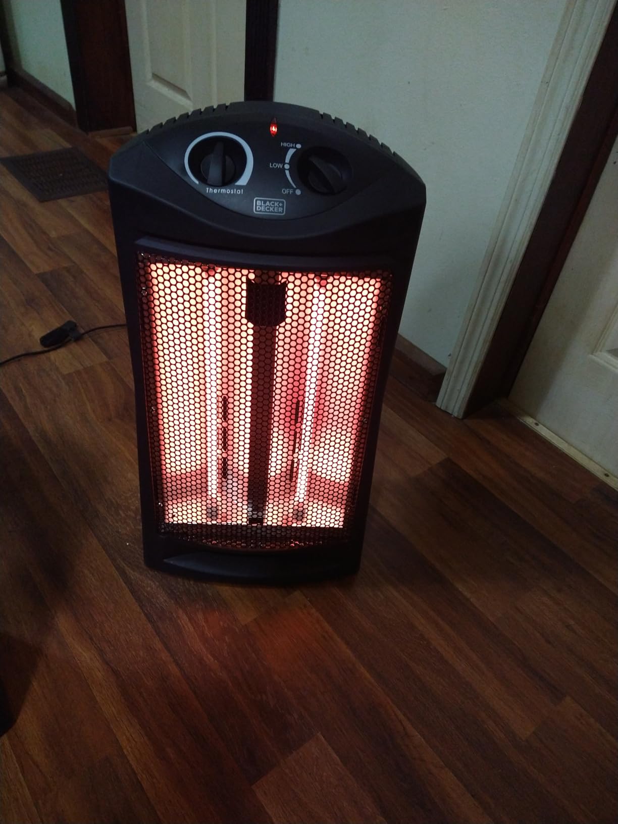 BLACK+DECKER Infrared Radiant Quartz Tower Heater, 1500W Space Heater with Adjustable Thermostat, Portable Heater with 2 Settings, Personal Heater for Home and Office, BHTI06, Black customer photo 2