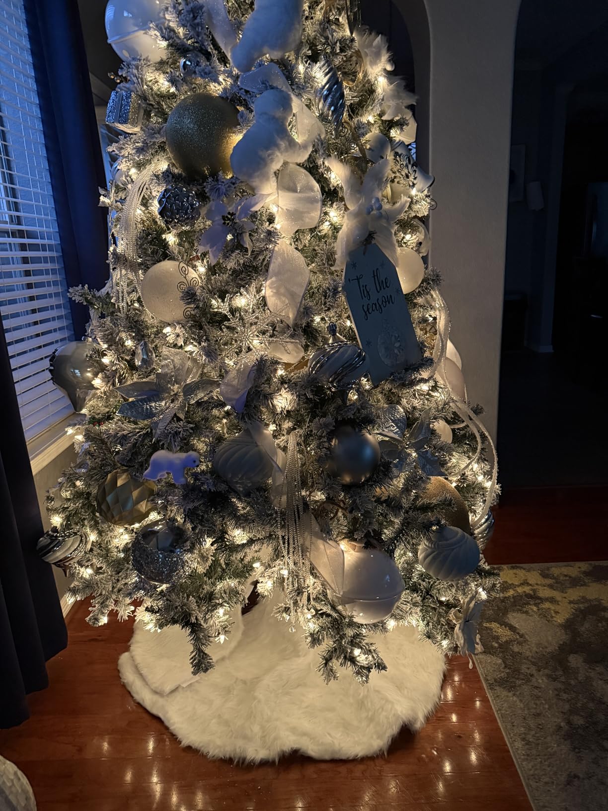 Best Choice Products Pre-Lit Artificial Christmas Tree, 7.5ft Snow Flocked Design Pine Tree, Full Appearance Snowy w/Easy Assembly, Metal Stand customer photo 2