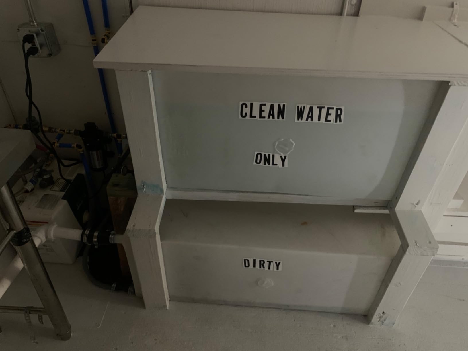 30 Gallon RV Fresh/Gray Water Tank 34