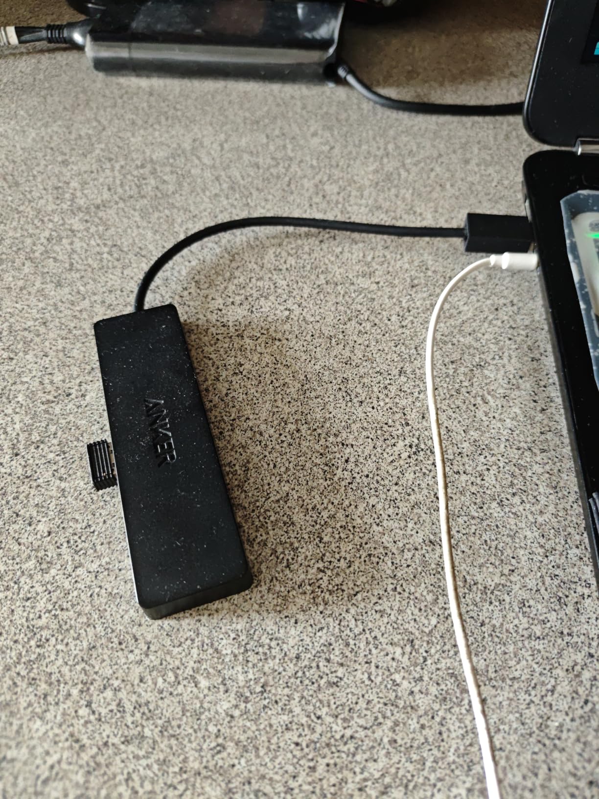 Anker USB Hub 4 Ports, Multiple USB 3.0 Hub, USB Splitter for Laptop, Extender for A Port Laptop, PC, Desktop and More [Charging Not Supported] (2ft USB-A) customer photo 2