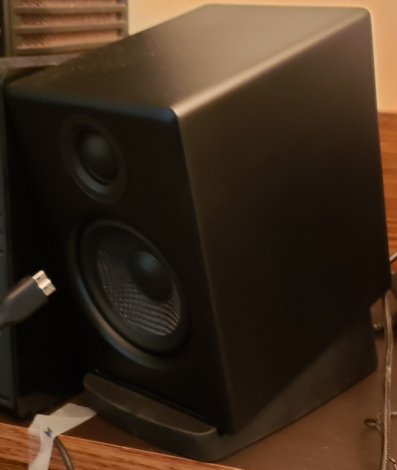 Audioengine A2+ Wireless Computer Speakers - Bluetooth Desktop Speakers with 24-Bit DAC for PC, Mac, Gaming and Music - Black customer photo 2