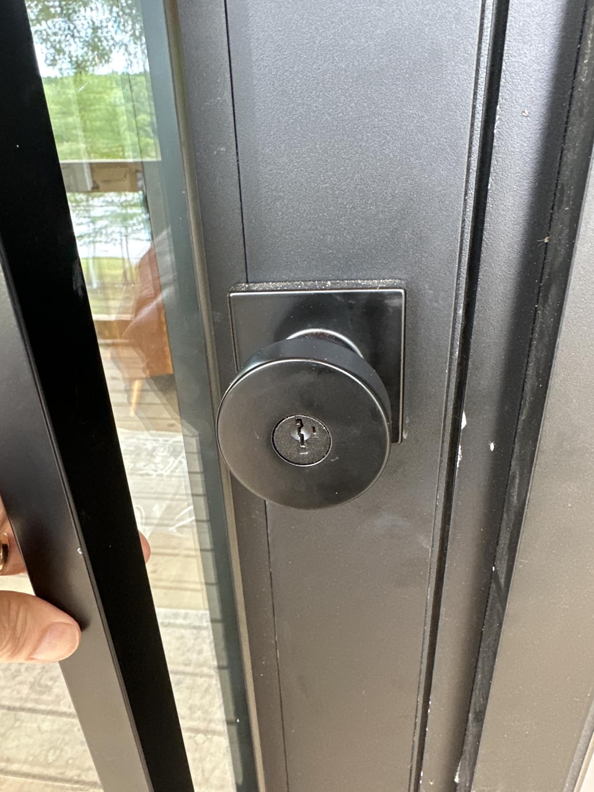 Kwikset Pismo Entry Door Knob with Lock and Key, Secure Keyed Handle Exterior, Front Entrance and Bedroom, Matte Black, Pick Resistant SmartKey Rekey Security and Microban customer photo 1