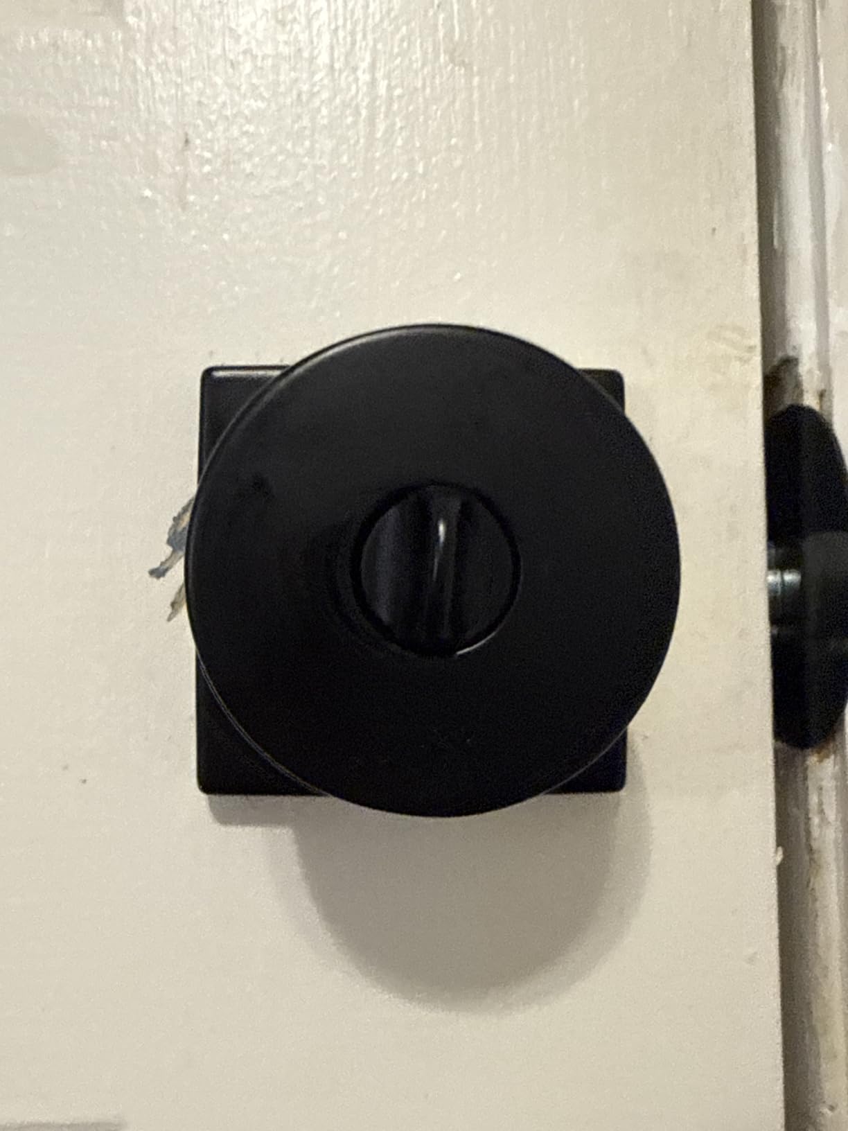 Kwikset Pismo Entry Door Knob with Lock and Key, Secure Keyed Handle Exterior, Front Entrance and Bedroom, Matte Black, Pick Resistant SmartKey Rekey Security and Microban customer photo 2