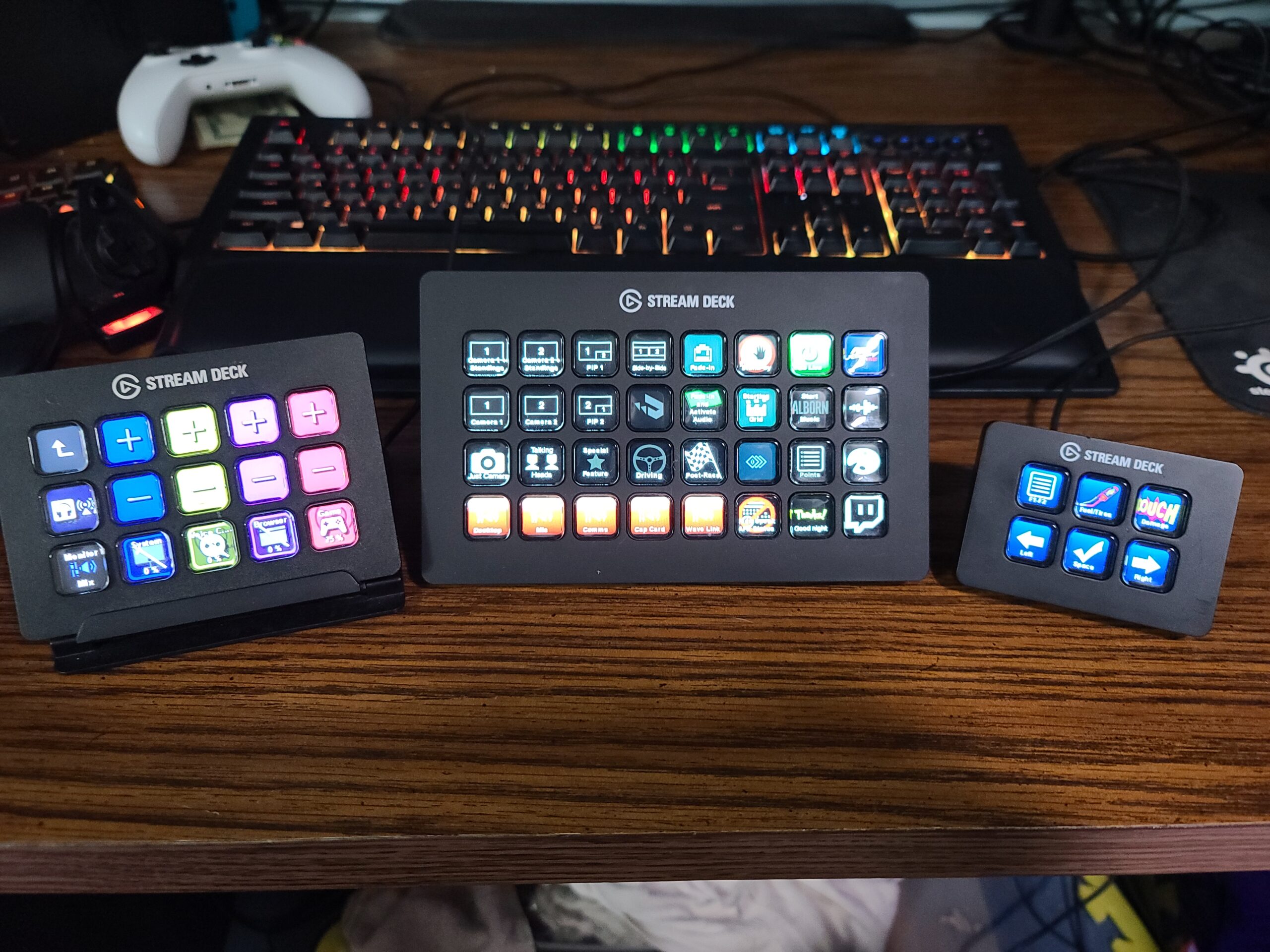 Elgato Stream Deck XL Advanced Studio Controller, 32 Keys | Instantly trigger unlimited actions, Powerful integrations, Visual feedback, Custom icon packs, Works with Mac and PC customer photo 2