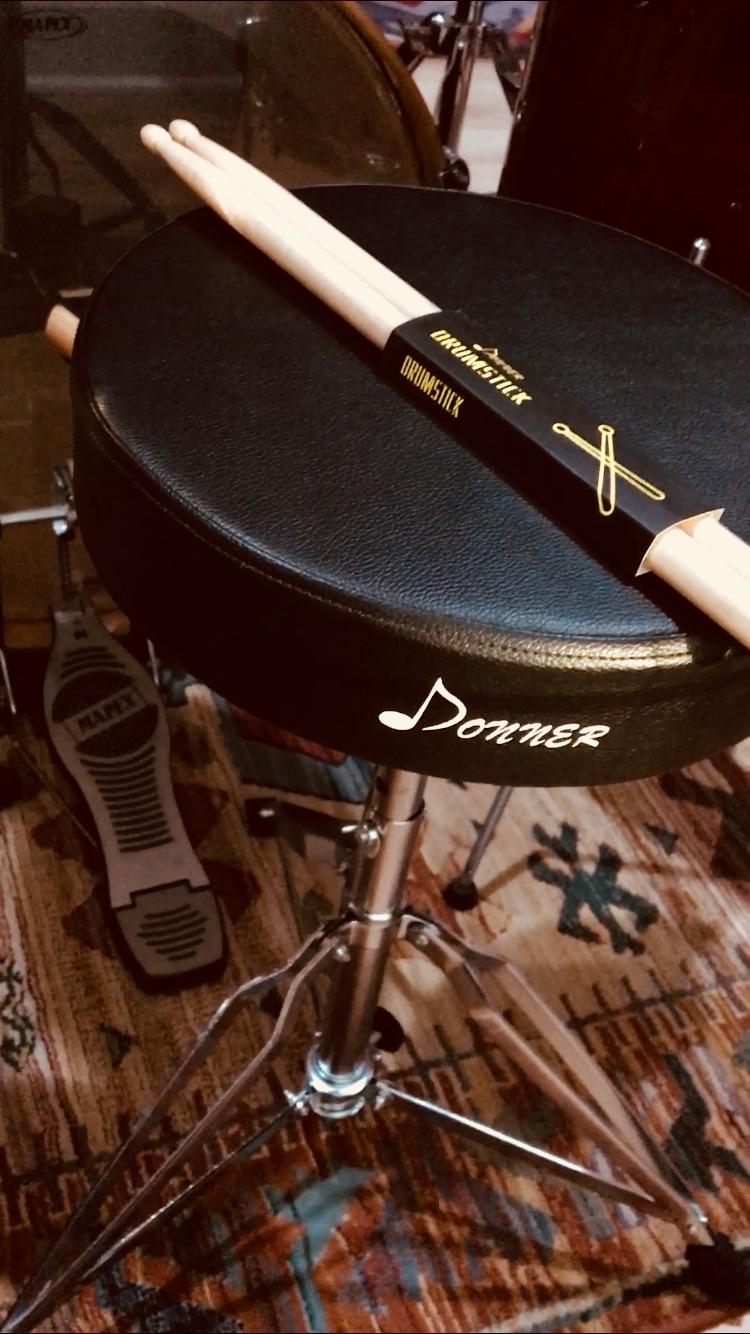Donner Drum Throne Set, Padded Seat Height Adjustable Drum Stool for Adults, 5A Drumsticks Included customer photo 2
