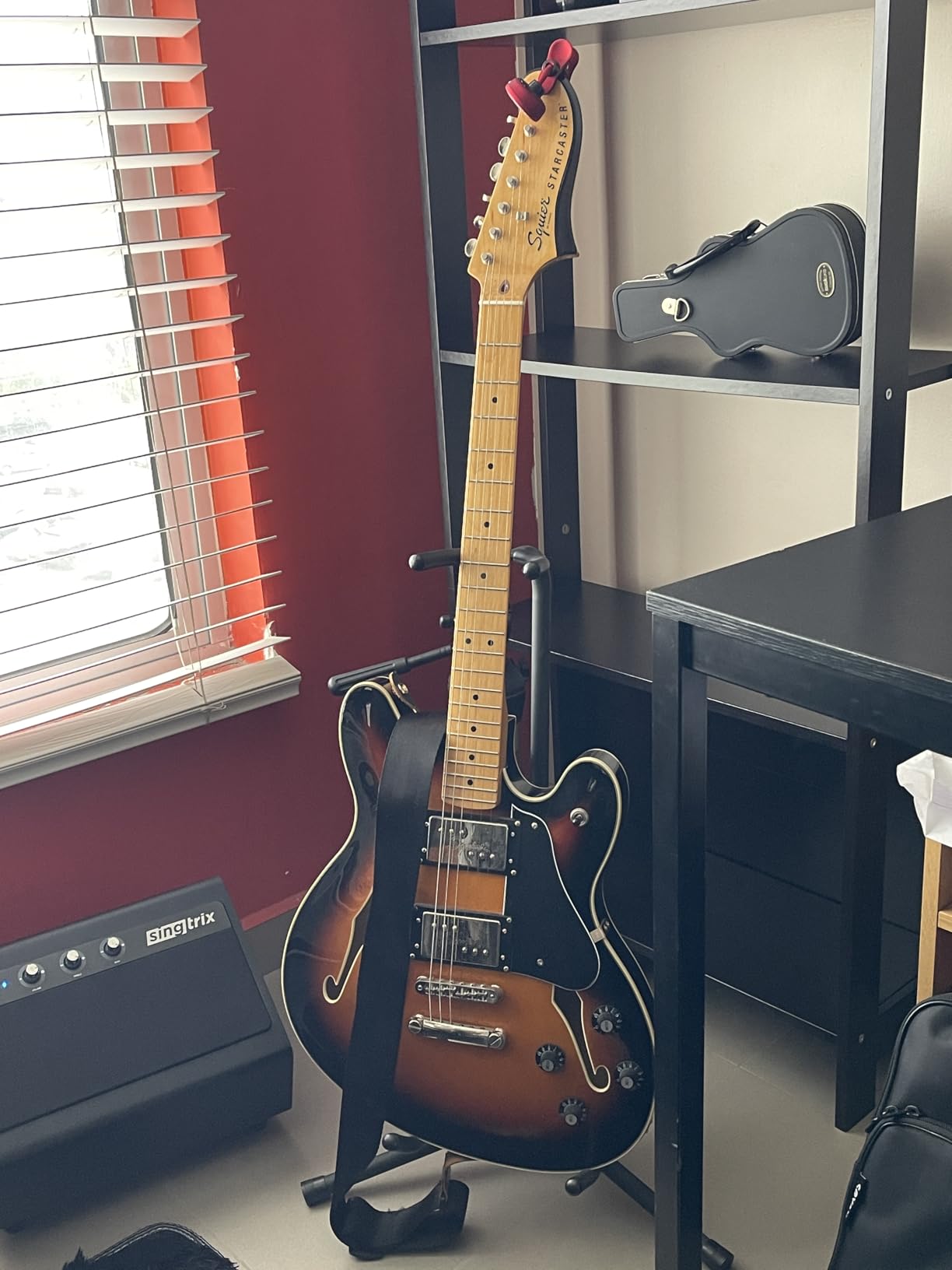 Squier Classic Vibe Starcaster Semi-Hollow Electric Guitar - Natural, Maple Fingerboard customer photo 2