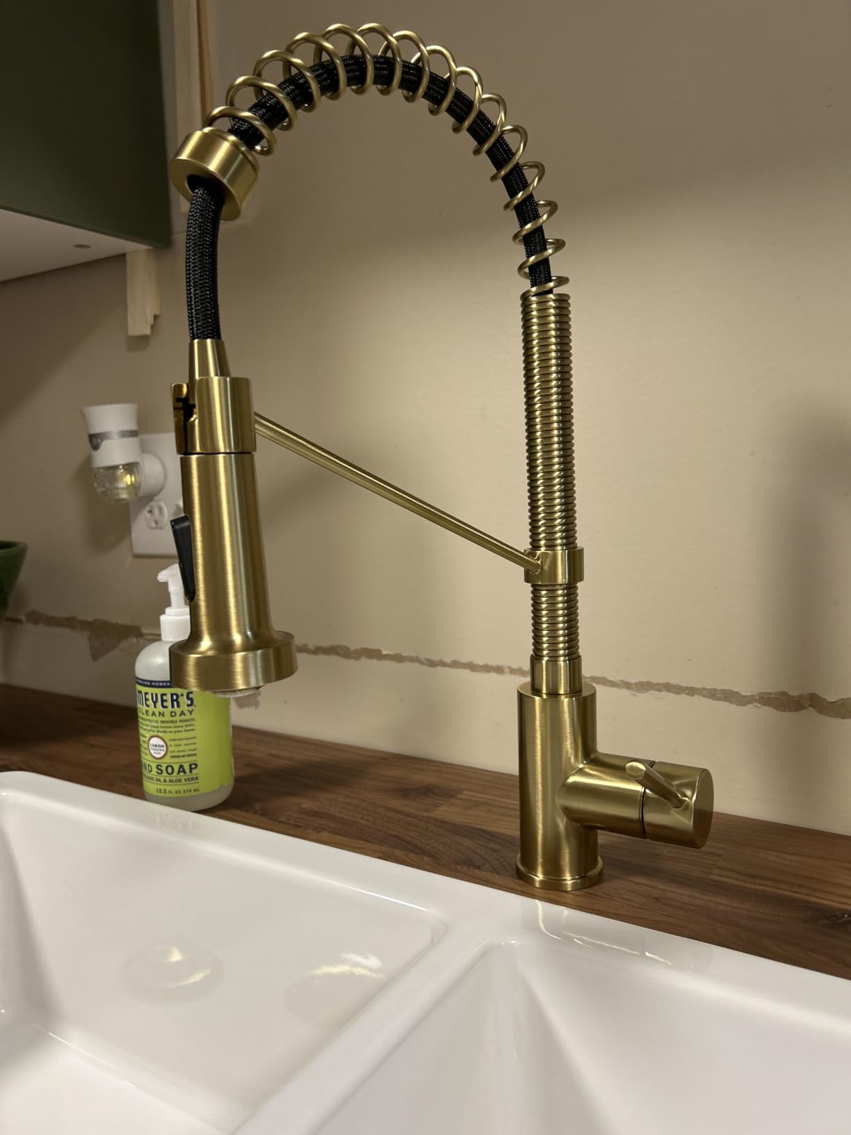 KRAUS Bolden Commercial Style 2-Function Single Handle Pull Down Kitchen Faucet in Spot-Free Stainless Steel, KPF-1610SFS customer photo 1