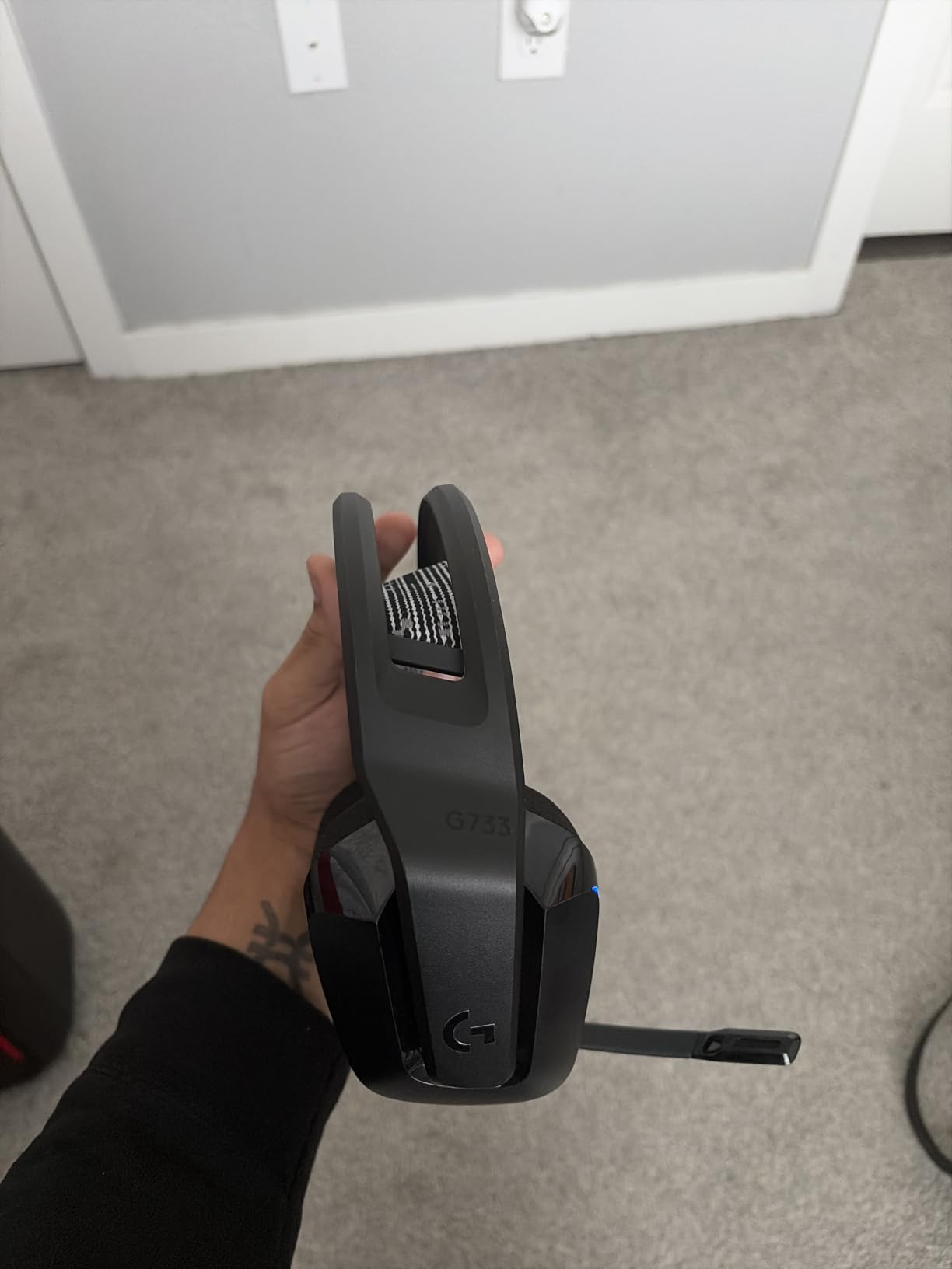 Logitech G733 Lightspeed Wireless Gaming Headset, Suspension Headband, Lightsync RGB, Blue VO!CE Mic, PRO-G Audio - Black, Gaming Headset Wireless, PC, PS5, PS4, Switch Compatible customer photo 2