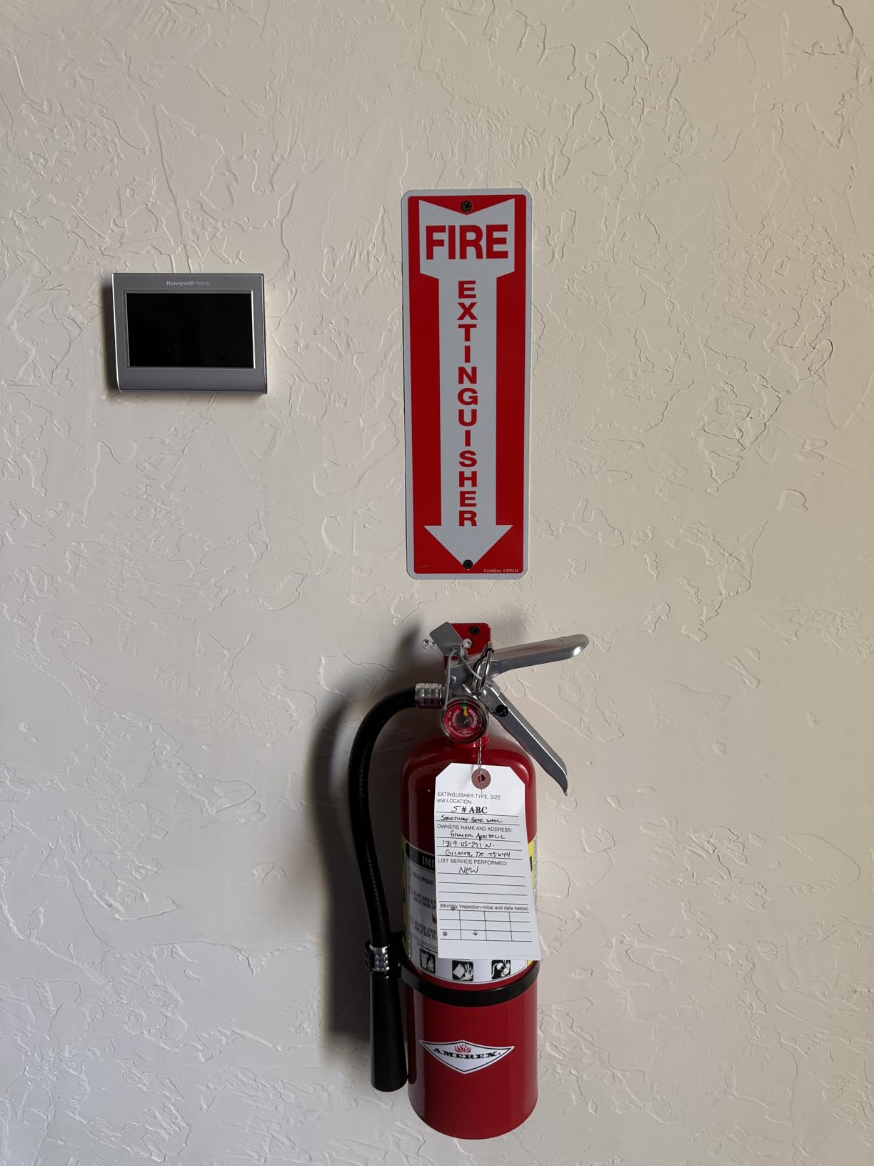 Amerex B417T 2.5 lbs ABC Dry Chemical Fire Extinguisher with Wall Bracket customer photo 1