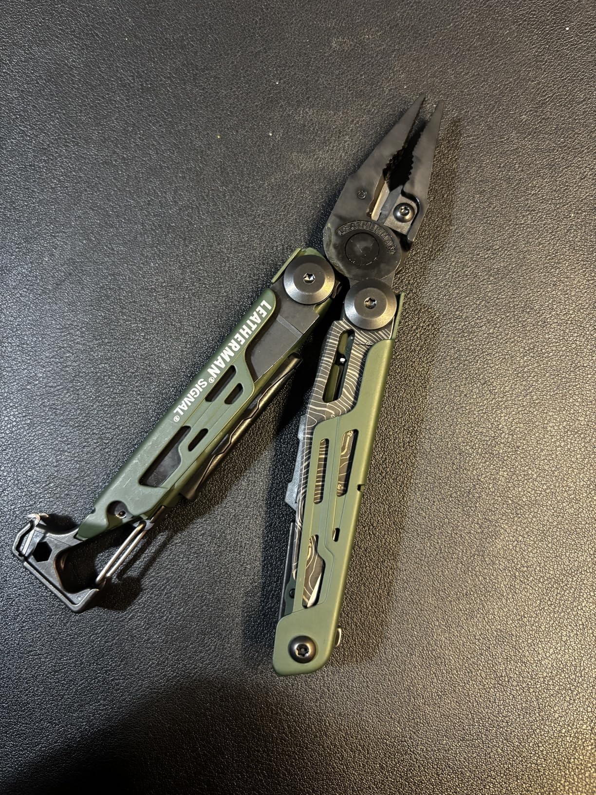 LEATHERMAN, Signal, 19-in-1 Multi-tool for Outdoors, Camping, Hiking, Fishing, Survival, Durable & Lightweight EDC, Made in the USA, Topographical Print customer photo 2
