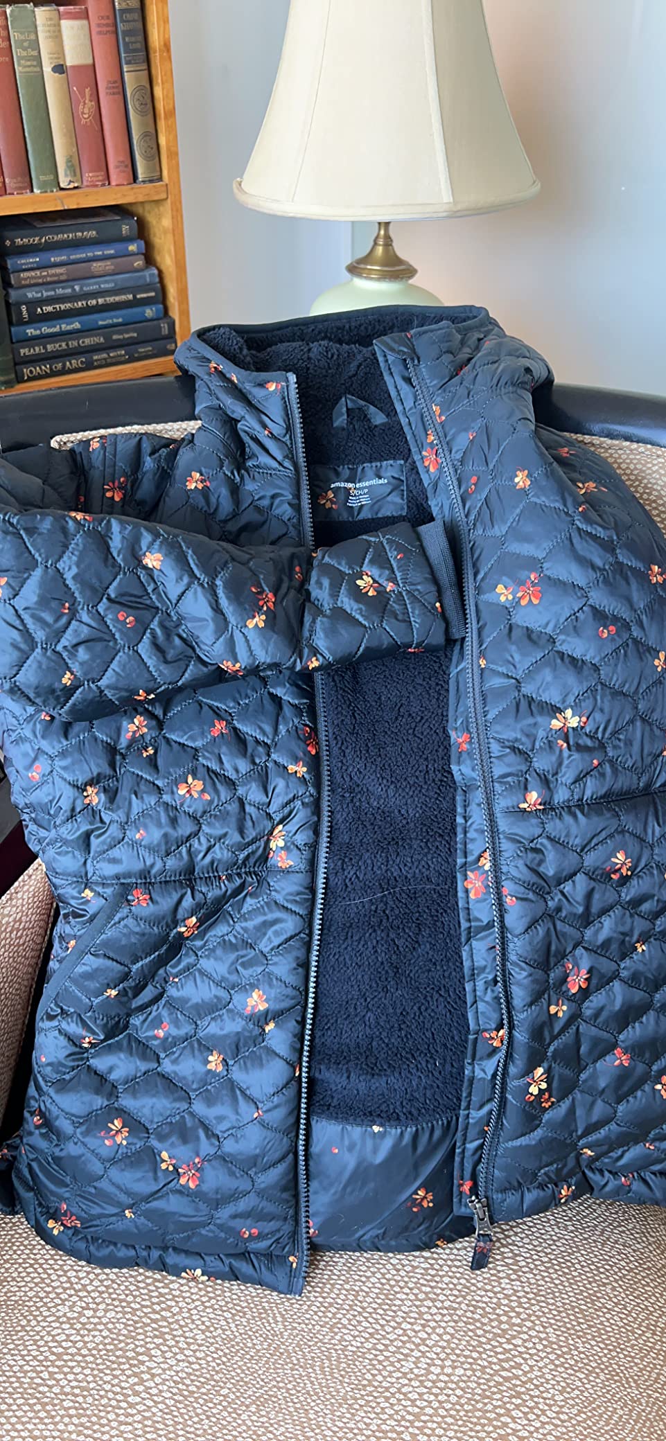 Amazon Essentials Women's Lightweight Quilted Full-Zip Water-Resistant Sherpa-Lined Hooded Puffer Jacket customer photo 1