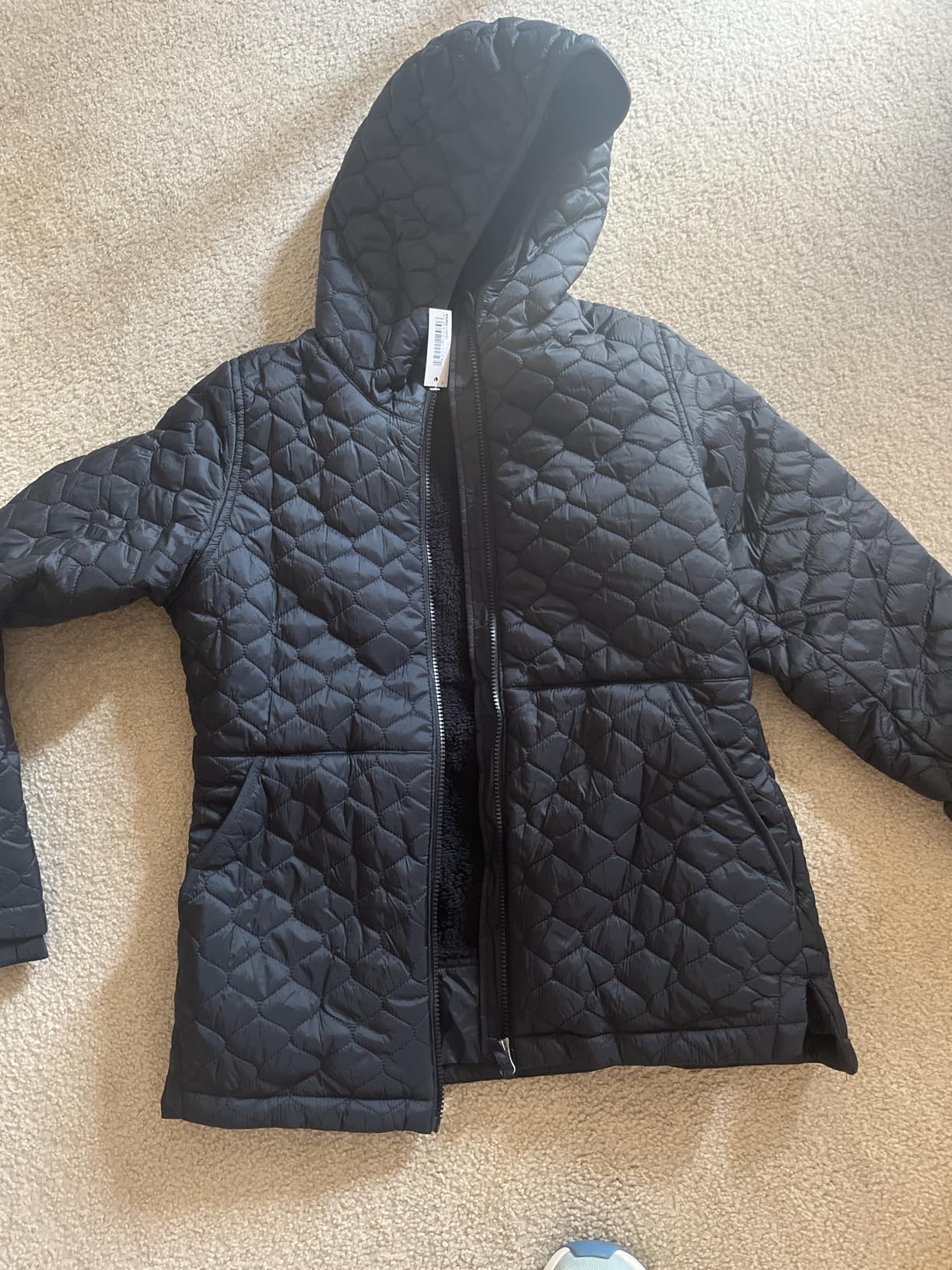 Amazon Essentials Women's Lightweight Quilted Full-Zip Water-Resistant Sherpa-Lined Hooded Puffer Jacket customer photo 2