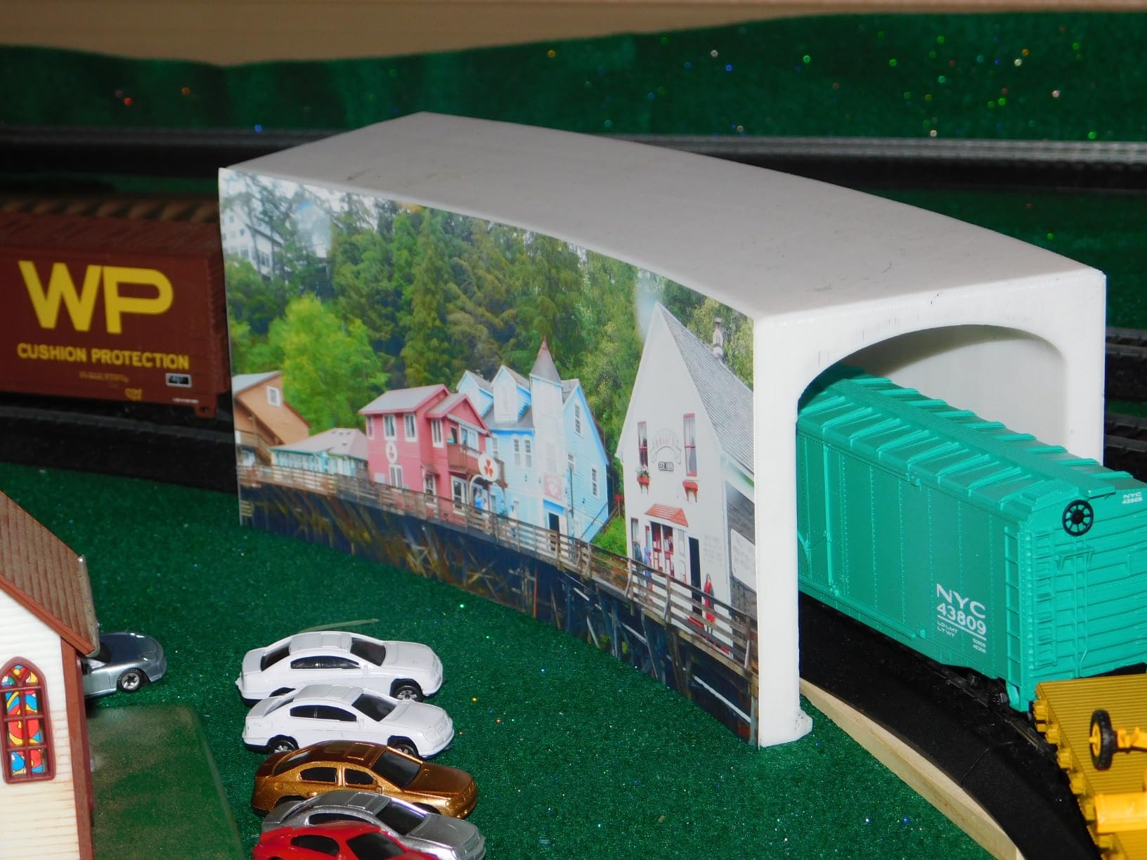 Tunnel for HO Scale Train (18 inch Radius, 30 Degrees) customer photo 1