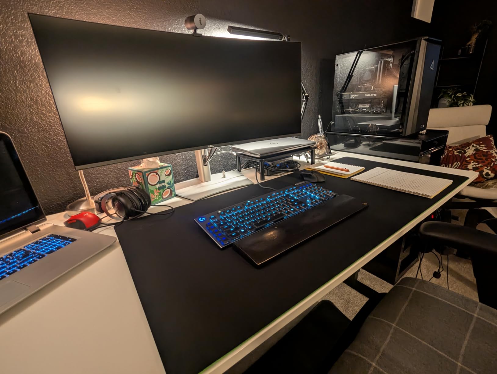 Razer Gigantus V2 Cloth Gaming Mouse Pad (XXL): Thick, High-Density Foam - Non-Slip Base - Classic Black customer photo 1