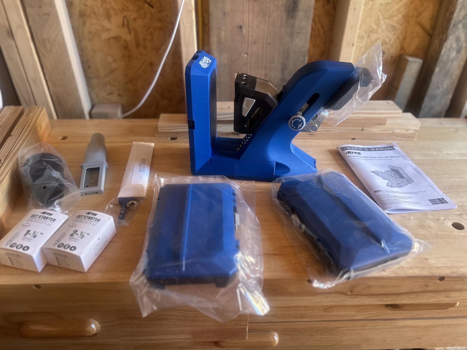 Kreg Tool KPHJ720PRO Pocket-Hole Jig 720PRO - Easy Clamping & Adjusting - Includes Durable Kreg Pocket-Hole Screws - For Materials 1/2