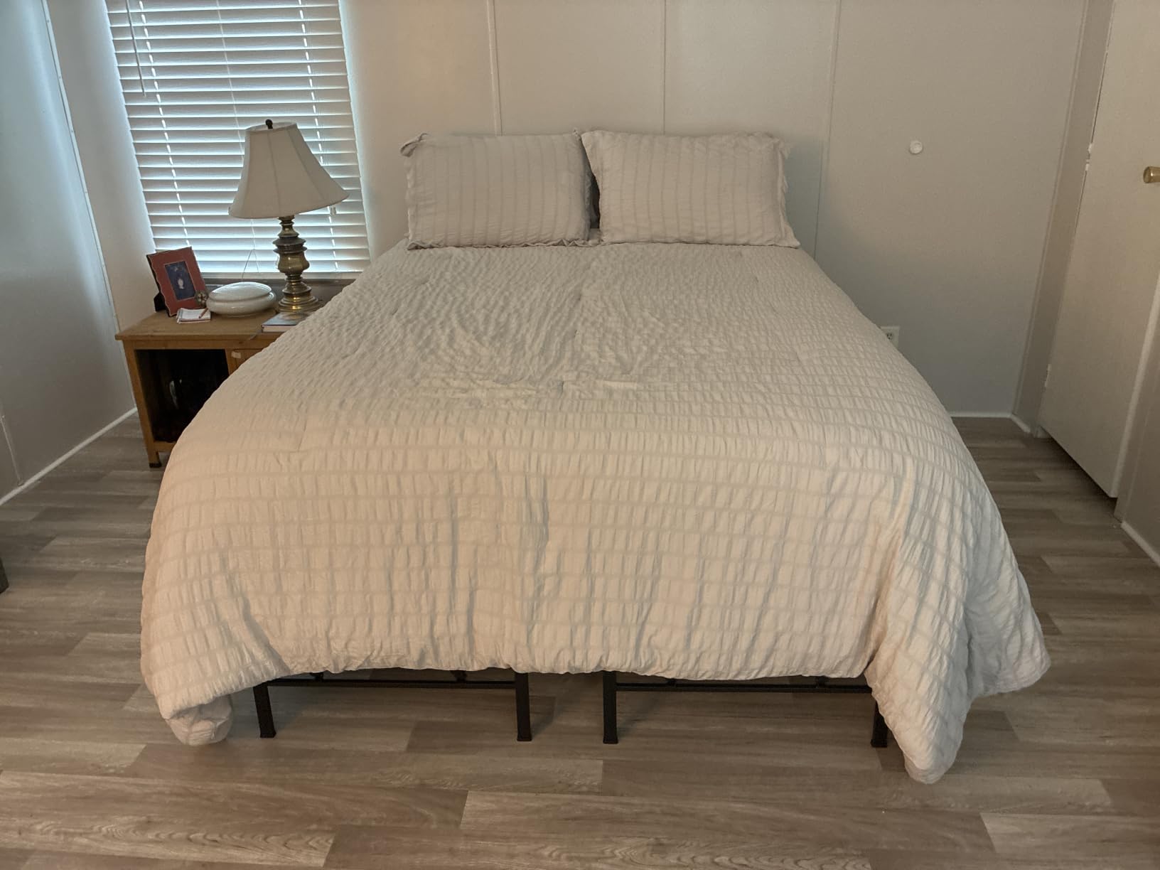 Queen Comforter Set, 7 Pieces White Seersucker Bed in a Bag | OEKO-TEX Certified, All Season Bedding Set with 240 GSM Down Alternative Comforter, Flat & Fitted Sheets, Pillowcases & Shams customer photo 2