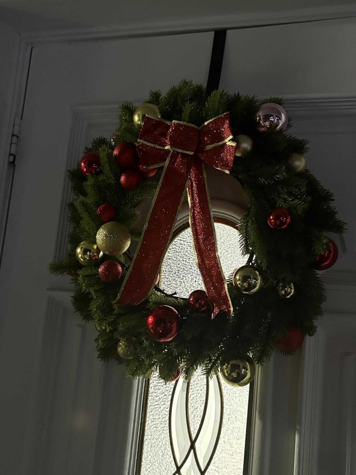 Juegoal 16 Inch Pre-Lit Christmas Wreath with Metal Hanger, Large Red Bow and Colored Balls, Battery Operated with Warm White 40 LEDs Lights, Front Door Spruce Lighted Wreath X-max Decorations customer photo 1