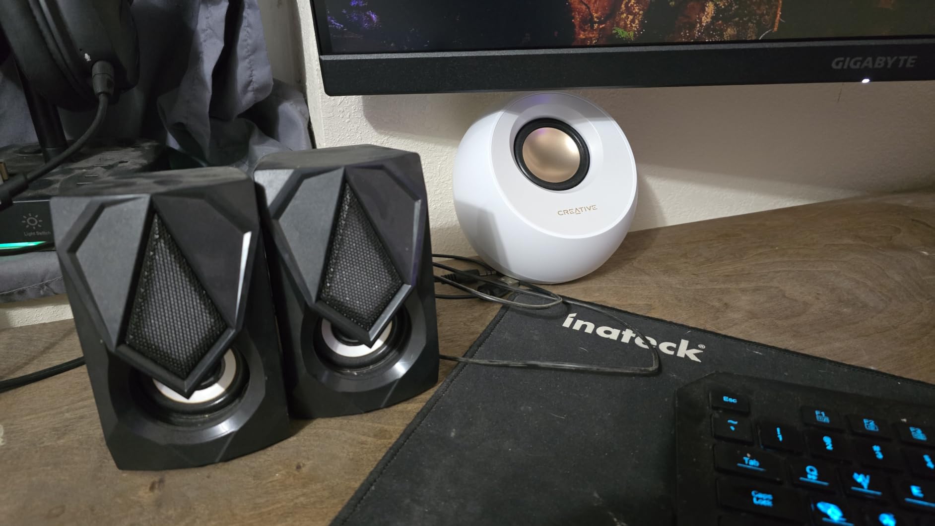 Creative Pebble V3 Minimalistic 2.0 USB-C Desktop Speakers with USB Audio, Clear Dialog Enhancement, Bluetooth 5.0, 8W RMS with 16W Peak Power (Black) customer photo 1