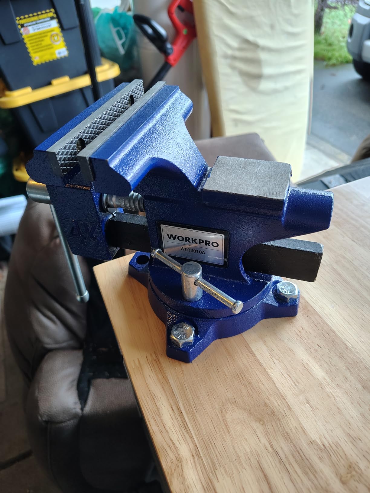 WORKPRO Bench Vise, 4-1/2
