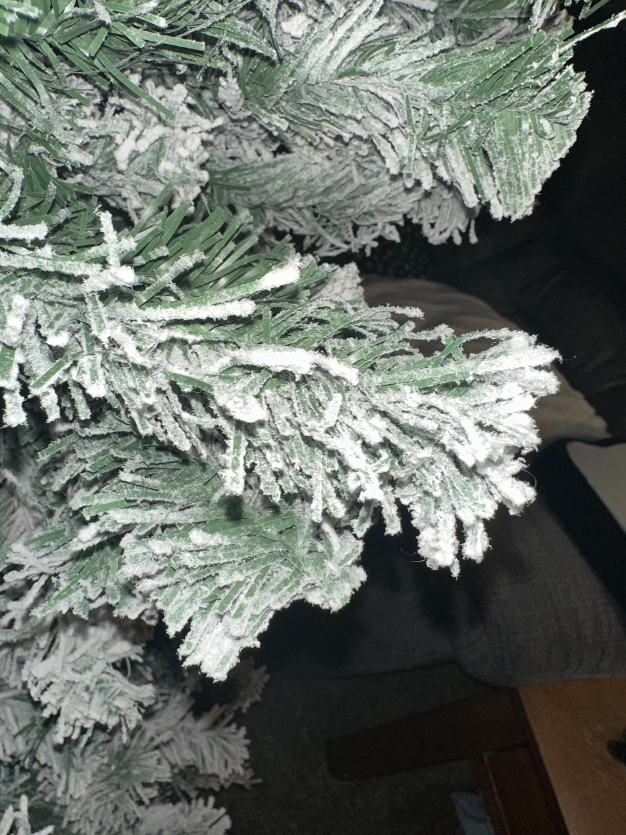 Yaheetech 7.5ft Premium Snow Flocked Hinged Artificial Christmas Tree | Fake Spruce Full Tree for Home Office Party Decoration with 1284 Branch White Snow Tips and Metal Stand customer photo 2