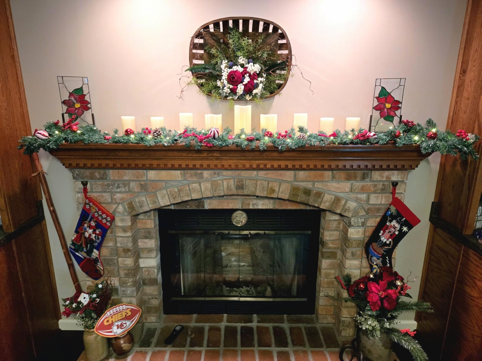 9 FT Artificial Christmas Garland, Pre-Lit 50 LED Battery Operated Lighted Xmas Garland with 8 Modes for Indoor Holiday Door Home Decorations customer photo 1