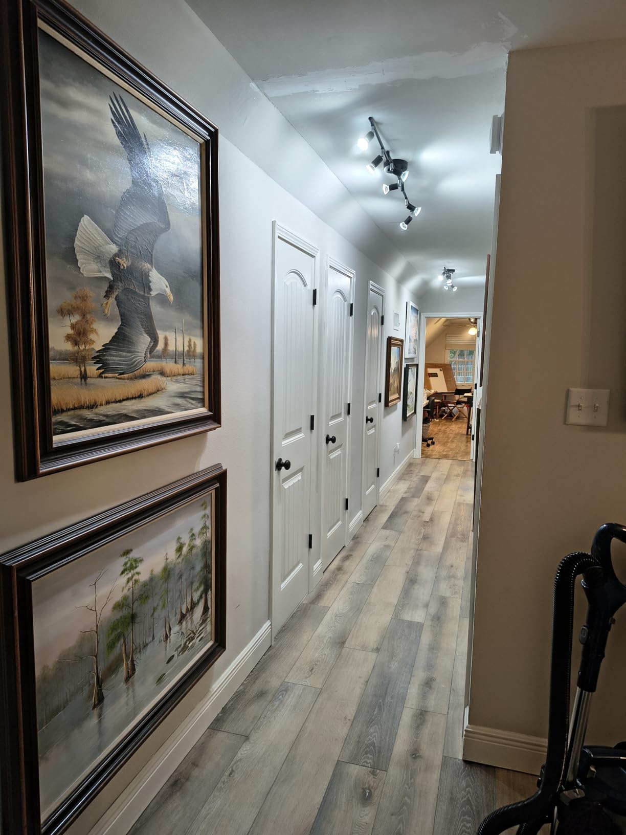 Ascher 4-Light LED Track Lighting Kit, Flexibly Rotatable Light Heads, 4 Way Ceiling Spotlight Matt Nickel Finish, Including 4 GU10 LED Bulbs (4W 400LM Daylight White 5000K) customer photo 2