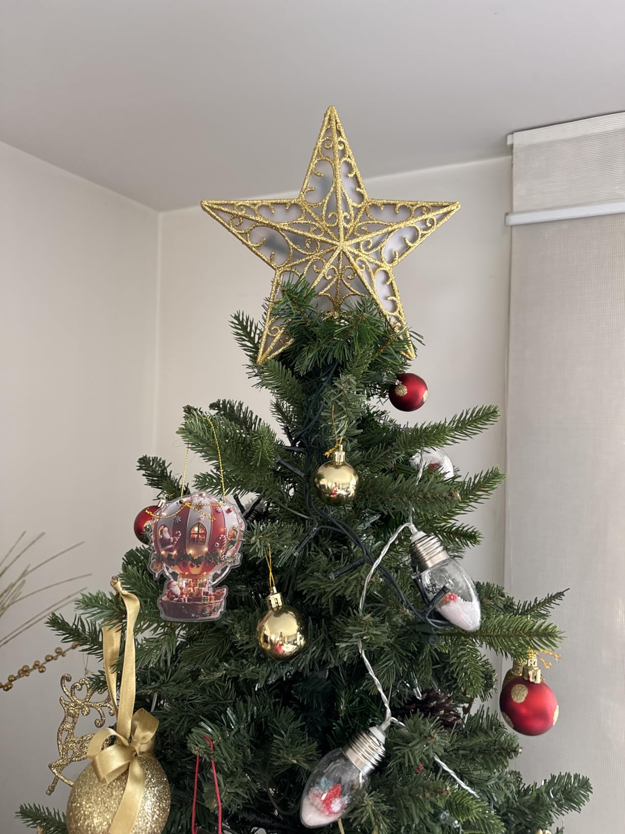 Christmas Star Tree Topper, 9.5 in Plug in Golden Glittered 3D Star Tree Topper, Metal Hollow Designed Built-in 10 Bulbs String Lights for Indoor Office Christmas New Year Holiday Tree Decoration customer photo 2