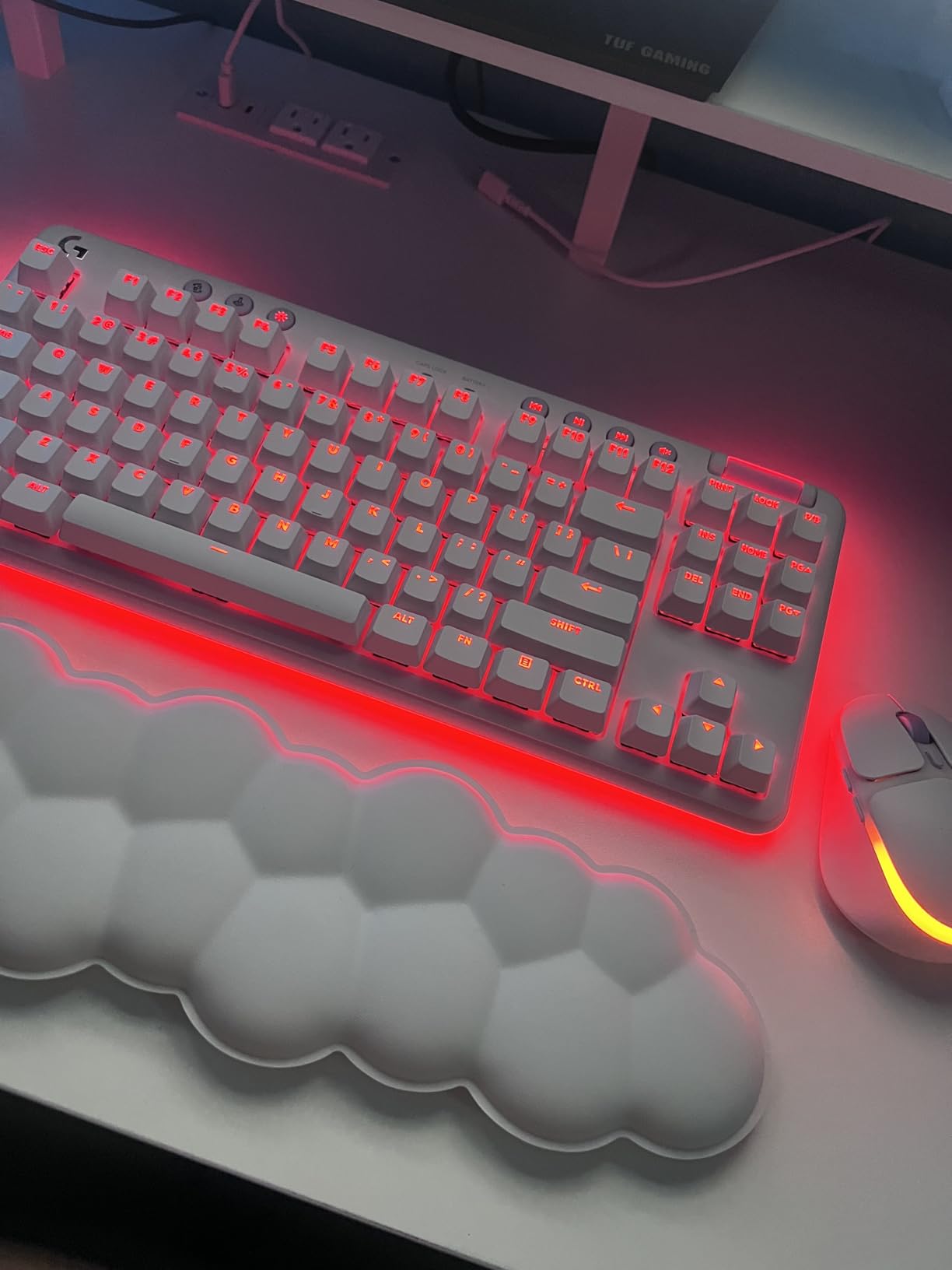 Logitech G715 Wireless Mechanical Gaming Keyboard with LIGHTSYNC RGB, Lightspeed, Linear Switches (GX Red), and Keyboard Palm Rest, PC/Mac Compatible - White Mist customer photo 1