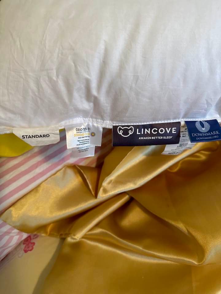 Lincove Signature 100% Natural Canadian White Down Luxury Sleeping Pillow - 800 Fill Power, 500 Thread Count Cotton Shell, Made in Canada, Standard - Soft, 1 Pack customer photo 1
