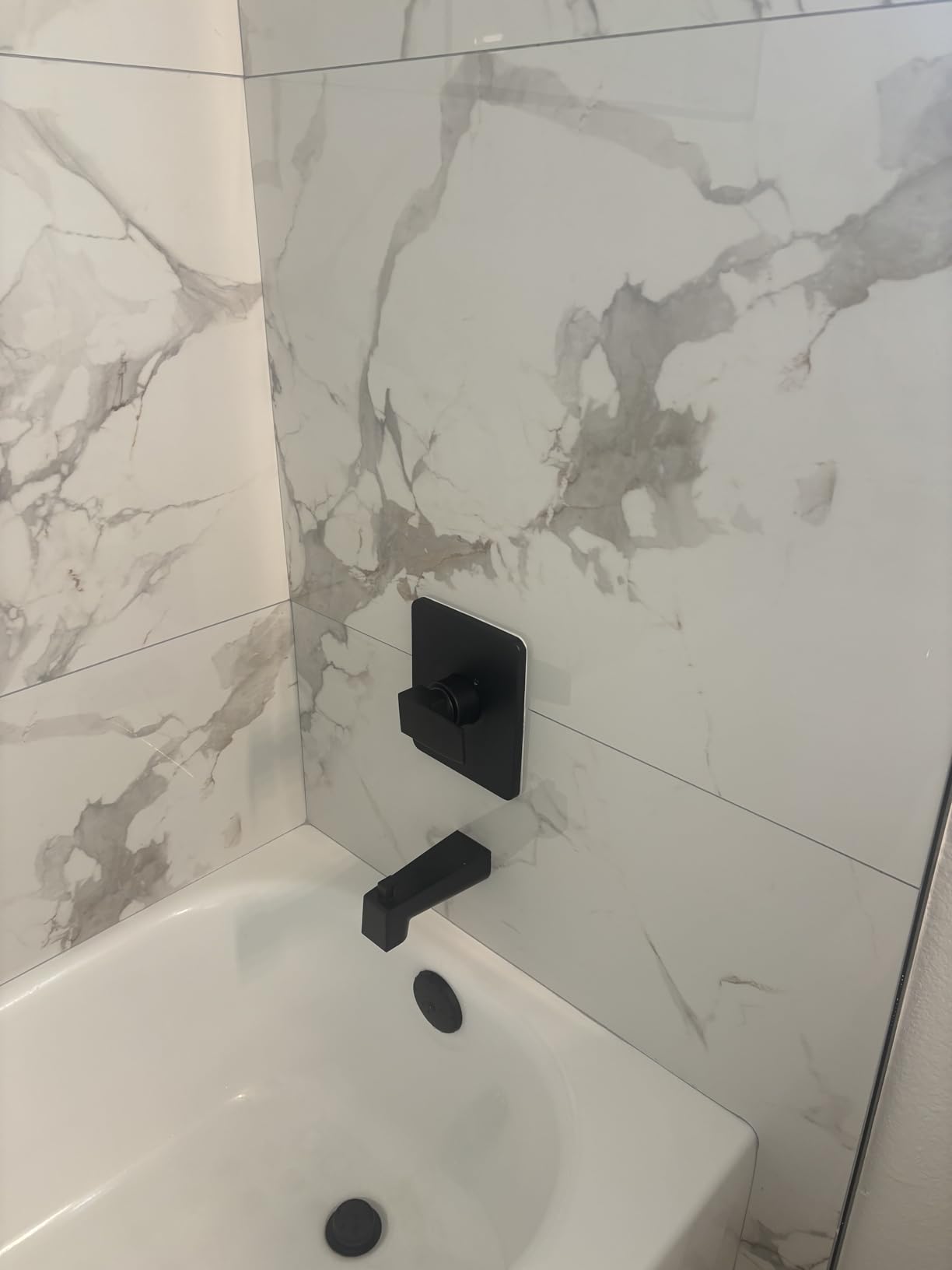 Delta Modern 14 Series Square Bathtub and Shower Faucet Set, Matte Black Shower Head and Handle Set, Valve Trim Kit, Matte Black T14467-BL-PP (Valve Not Included) customer photo 1