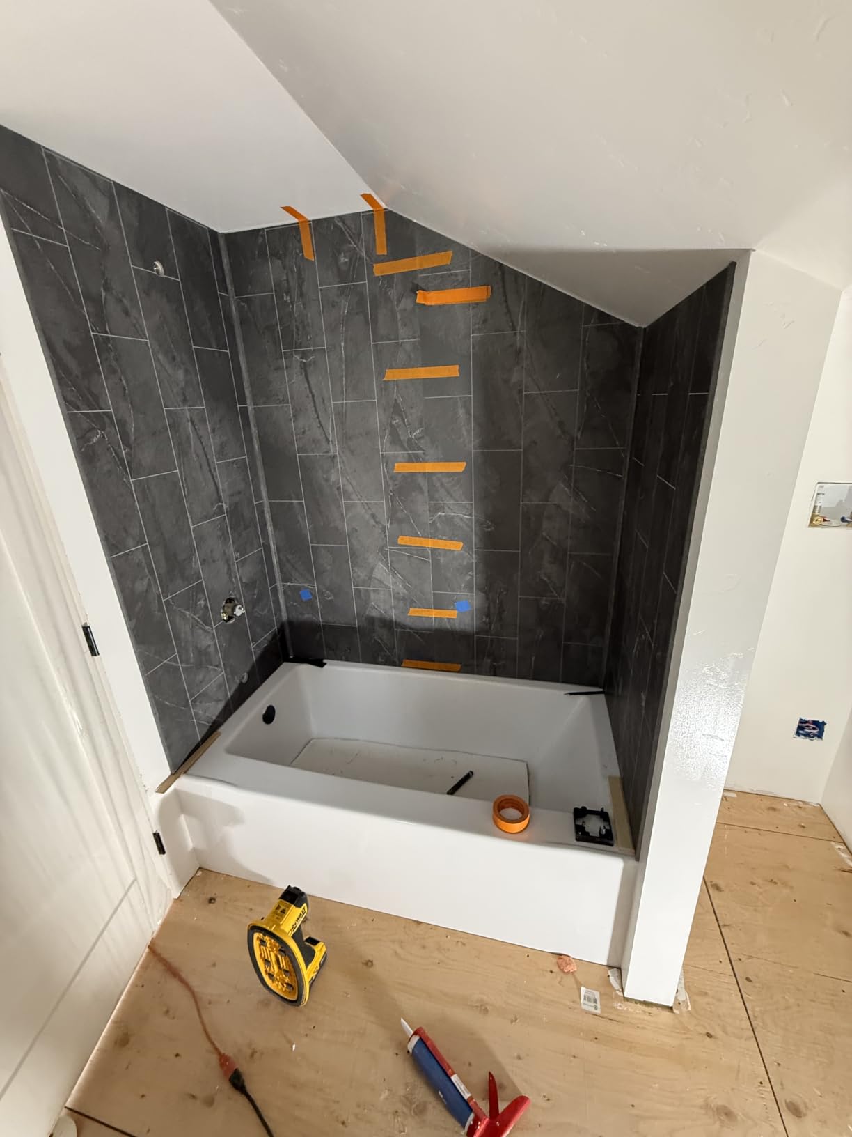 Delta Modern 14 Series Square Bathtub and Shower Faucet Set, Matte Black Shower Head and Handle Set, Valve Trim Kit, Matte Black T14467-BL-PP (Valve Not Included) customer photo 2