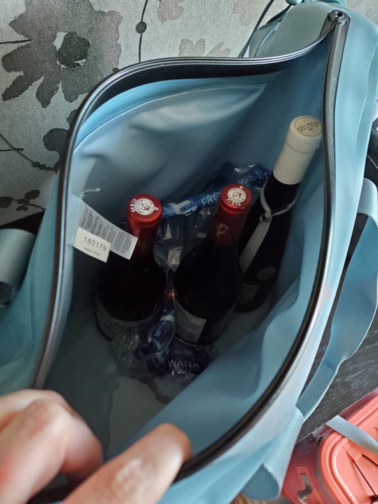 Hydro Flask 26 L Day Escape Soft Cooler - Reusable Travel Bag Tote - Insulated customer photo 1