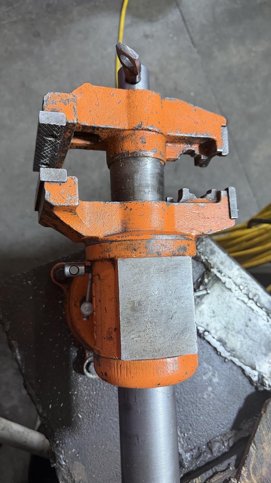PONY Heavy Duty Bench Vise, 5-inch Jaw Width and Opening, 360-Degree Swivel Base With Anvil, Utility Combination Pipe Home Vise for Woodworking, One-Pair Vise Jaw Pad Included customer photo 2