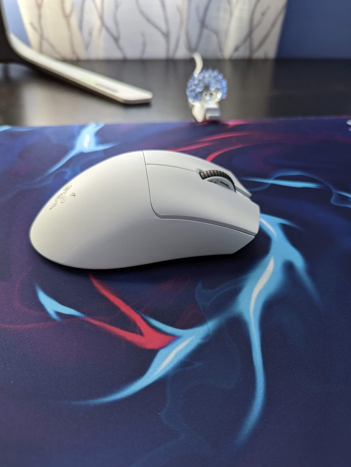 Razer DeathAdder V3 Pro Wireless Gaming Mouse: 63g Ultra Lightweight - Focus Pro 30K Optical Sensor - HyperSpeed Wireless - Fast Optical Switches Gen-3-5 Programmable Buttons - 90 Hr Battery - Black customer photo 2