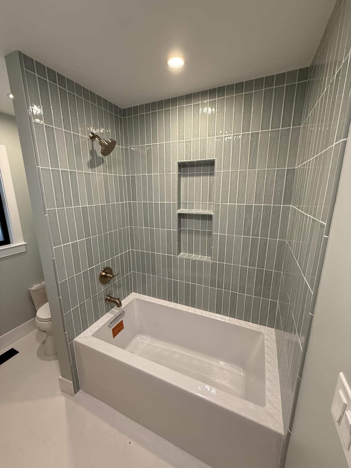 Delta Nicoli 14 Series H2Okinetic Bathtub and Shower Faucet Set, Brushed Gold Shower Head and Handle Set, Valve Trim Kit, Champagne Bronze 144749-CZ (Valve Included) customer photo 2