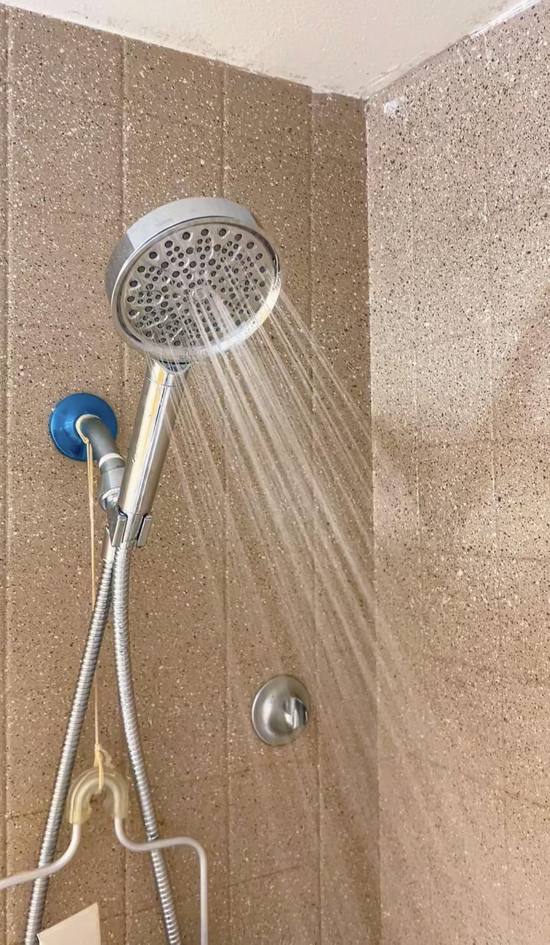 Cobbe Filtered Shower Head with Handheld, High Pressure 6 Spray Mode Showerhead with Filters, Water Softener Filters Beads for Hard Water - Remove Chlorine - Reduces Dry Itchy Skin, Chrome customer photo 1