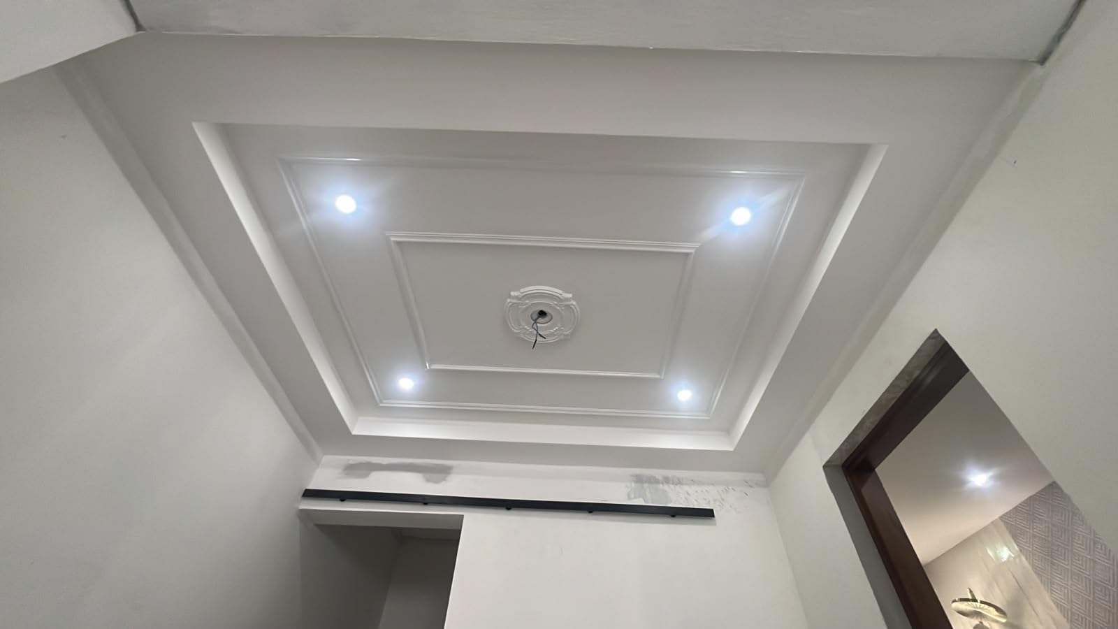 2 Pieces PU Ceiling Medallion Decorative Ceiling Fan Medallion Round Home Lighting for Light Fixtures Chandeliers, 12