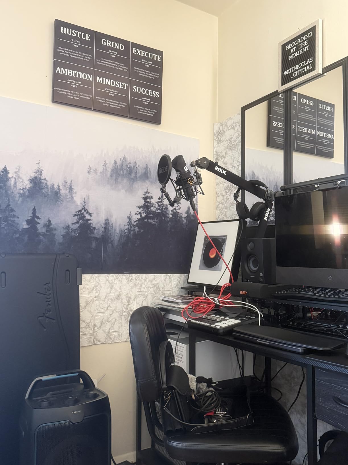RODE NT1 5th Gen Large-Diaphragm Studio Condenser Microphone - XLR & USB Outputs - Shock Mount & Pop Filter Included - Music Production, Vocal Recording, Podcasting - Black - Professional Audio customer photo 2
