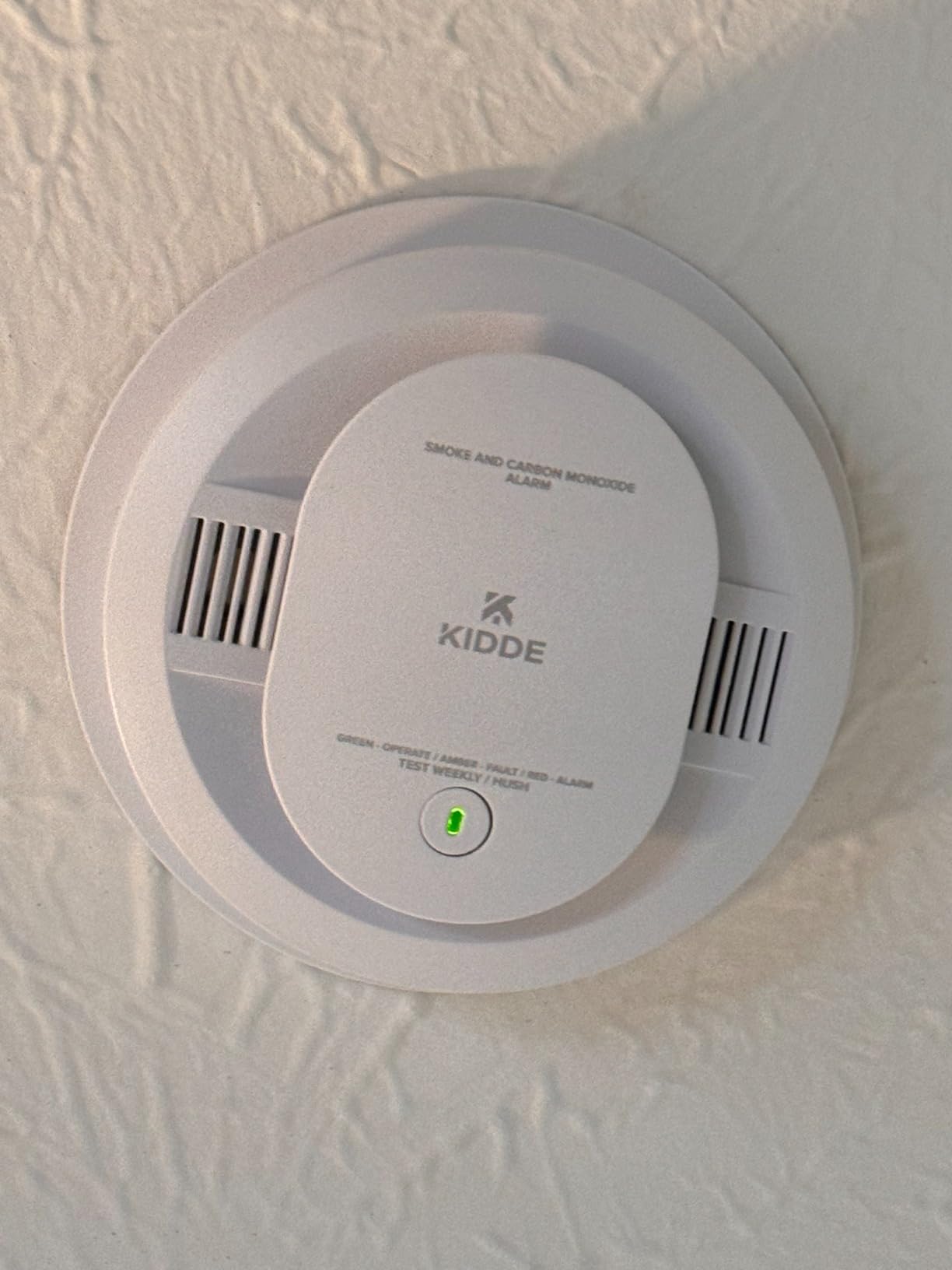 Kidde Hardwired Smoke & Carbon Monoxide Detector, AA Battery Backup, Interconnectable, LED Warning Light Indicators customer photo 1